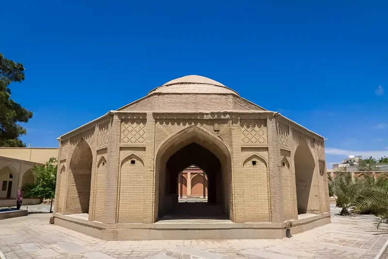 تخت فولاد - تصویر 1