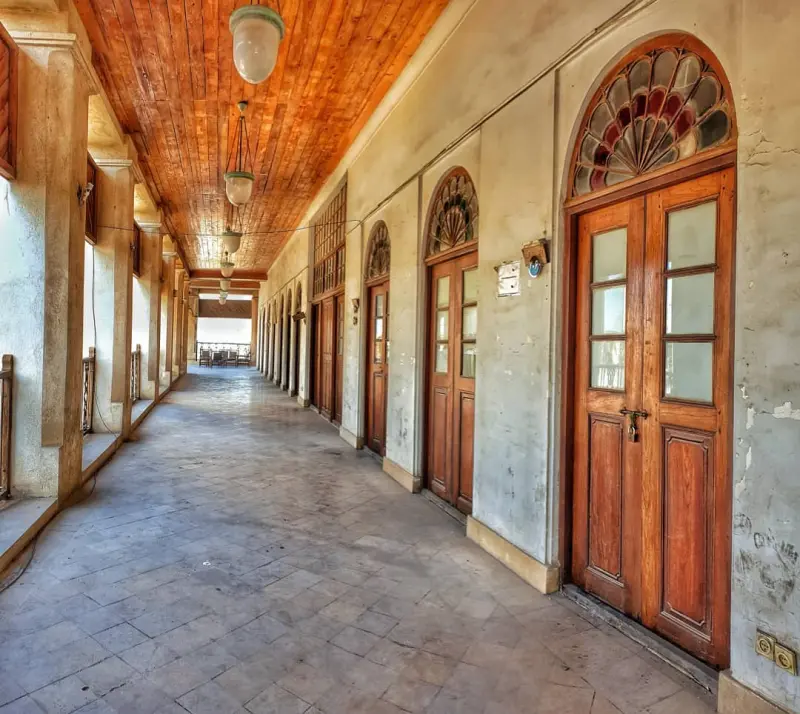عمارت کازرونی - تصویر 1