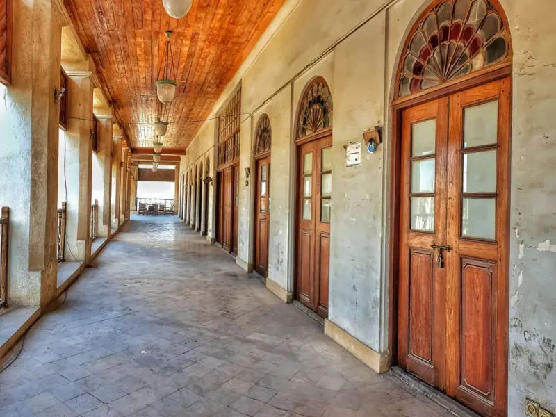 عمارت کازرونی - تصویر 1