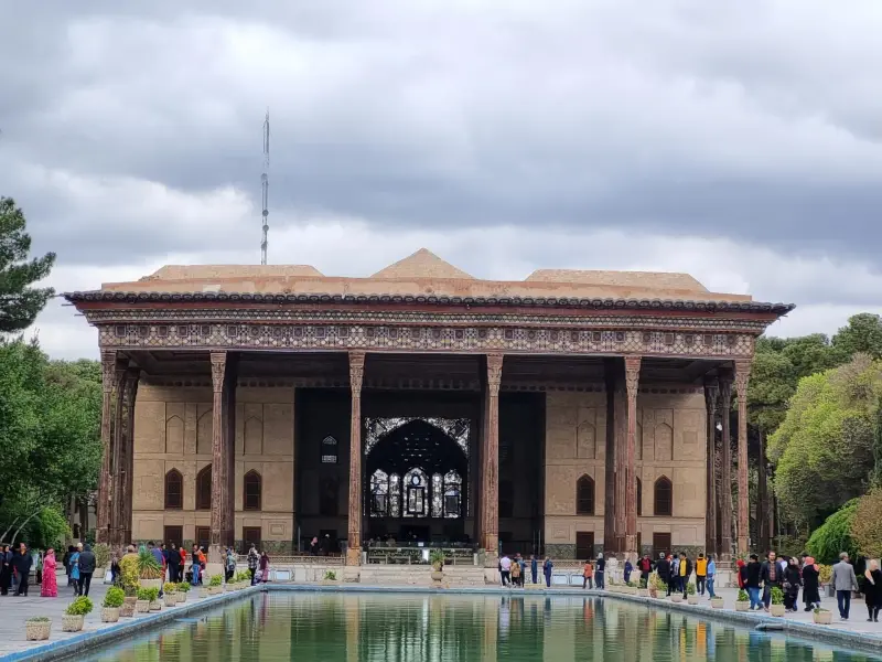 کاخ چهل‌ ستون - تصویر 1