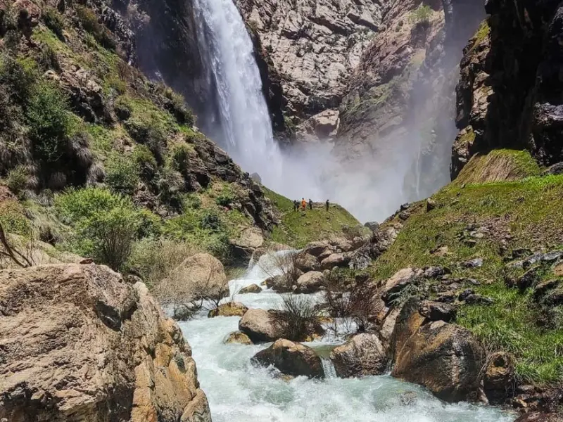 آبشار تنگ زندان