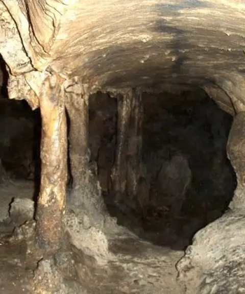 غار یکه چاه، مرکزی