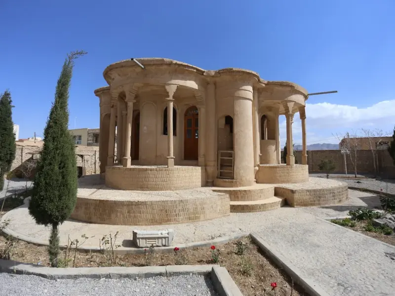 عمارت کلاه فرنگی آباده - تصویر 1