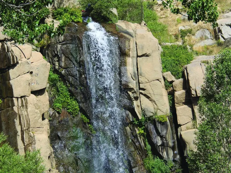 آبشار گنج‌نامه