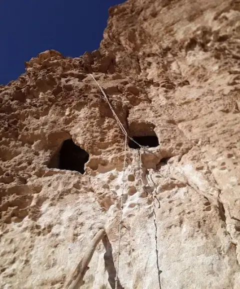 غار قلعه جوق، همدان