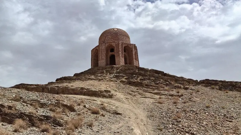 آرامگاه شاه‌فیروز - تصویر 1