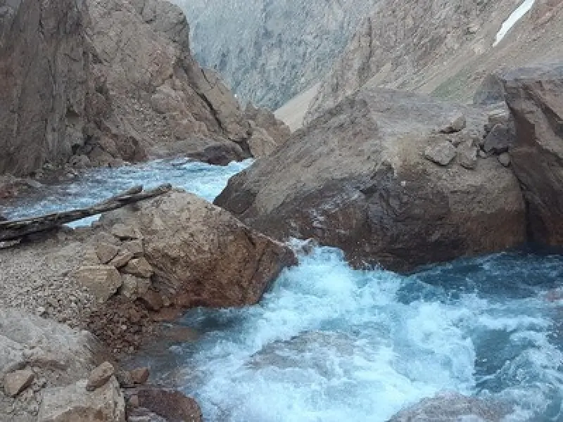 تنگ گلو - تصویر 1