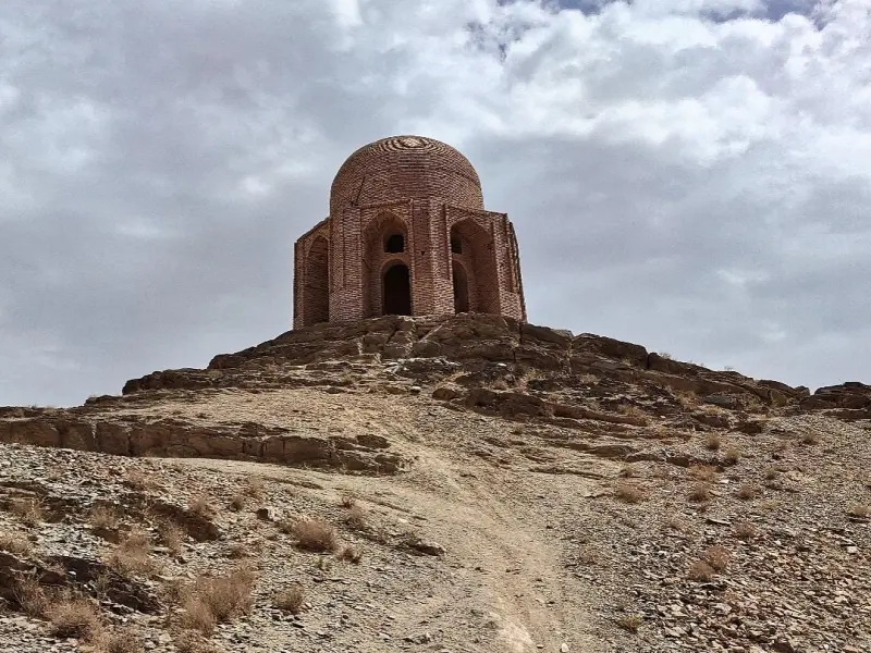 آرامگاه شاه‌فیروز - تصویر 1