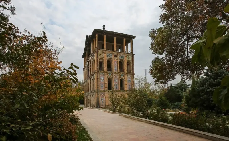 عمارت کلاه‌فرنگی عشرت‌آباد - تصویر 1