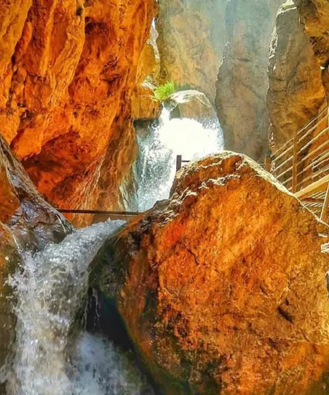آبشار تنگه داستان، سمنان