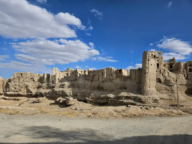 قلعه ایزدخواست - تصویر 1