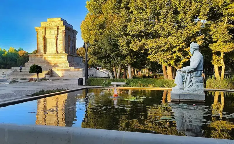 آرامگاه فردوسی - تصویر 1