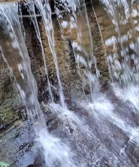 آبشار میگون، تهران