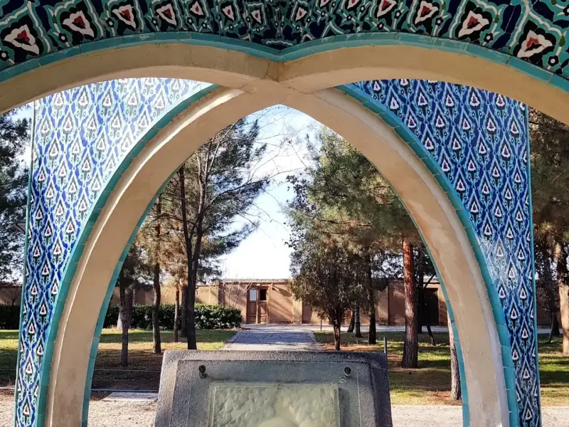 آرامگاه کمال الملک - تصویر 1