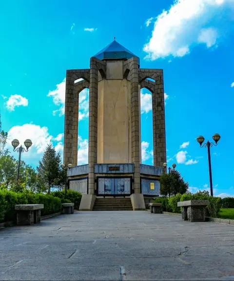 آرامگاه باباطاهر، همدان