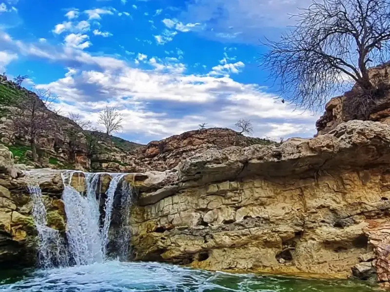 آبشار حکیم باشی
