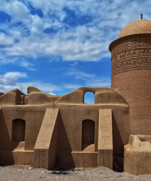 آرامگاه پیرعلمدار، سمنان