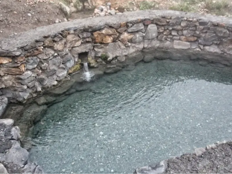 چشمه آب گرم دلیر