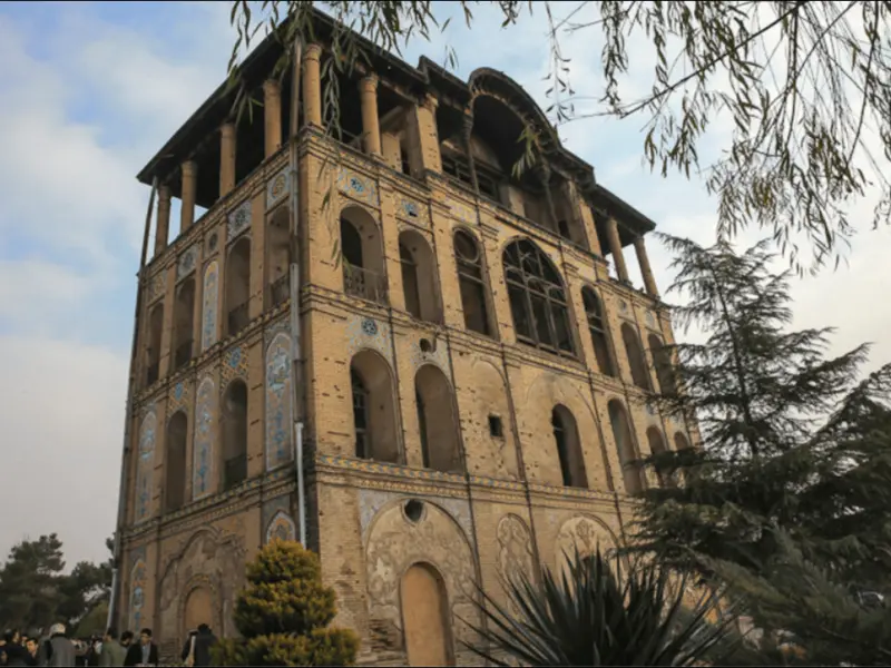 عمارت کلاه‌فرنگی عشرت‌آباد - تصویر 3