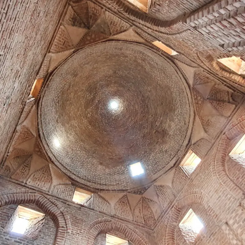 گنبد سرخ - تصویر 1
