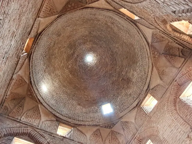 گنبد سرخ - تصویر 1