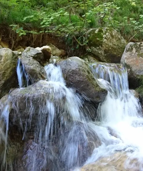 آبشار پشمکی، گلستان