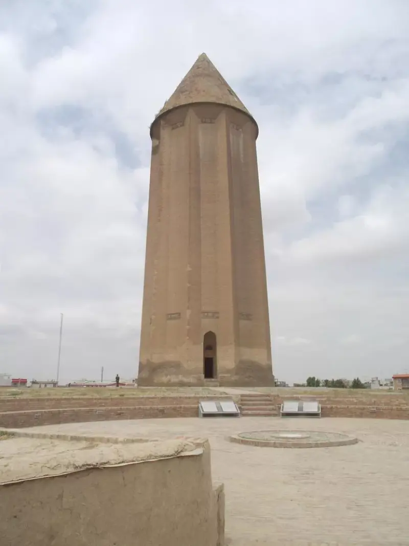 برج گنبد قابوس - تصویر 1