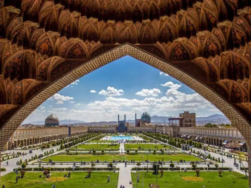 کاخ عالی‌قاپو - تصویر 2