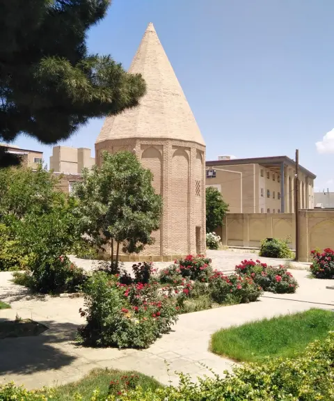 برج قربان، همدان