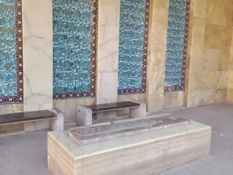 آرامگاه صائب تبریزی - تصویر 2