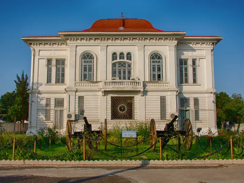 کاخ میان پشته