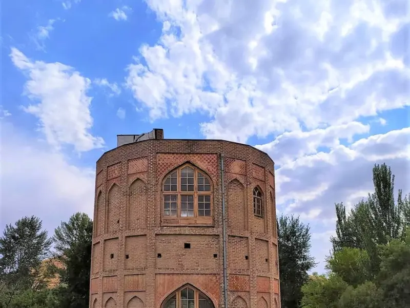 برج خلعت پوشان