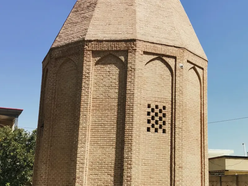 برج قربان - تصویر 2