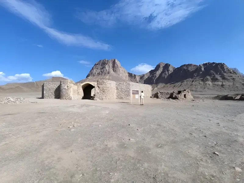 کاروانسرای سنگی انجیره - تصویر 1