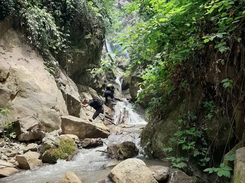 آبشار سرخه کمر - تصویر 1