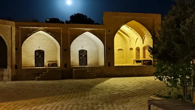 کاروانسرای شاه‌عباسی ابوزیدآباد - تصویر 1