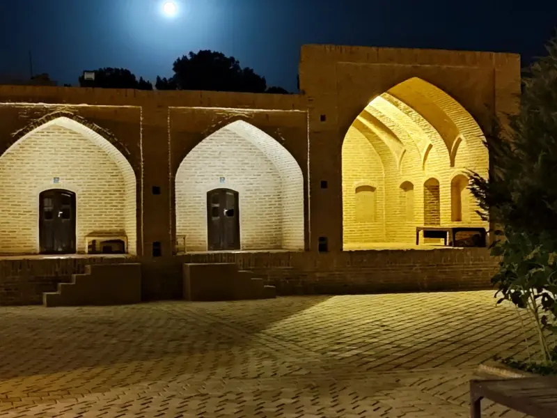 کاروانسرای شاه‌عباسی ابوزیدآباد - تصویر 1
