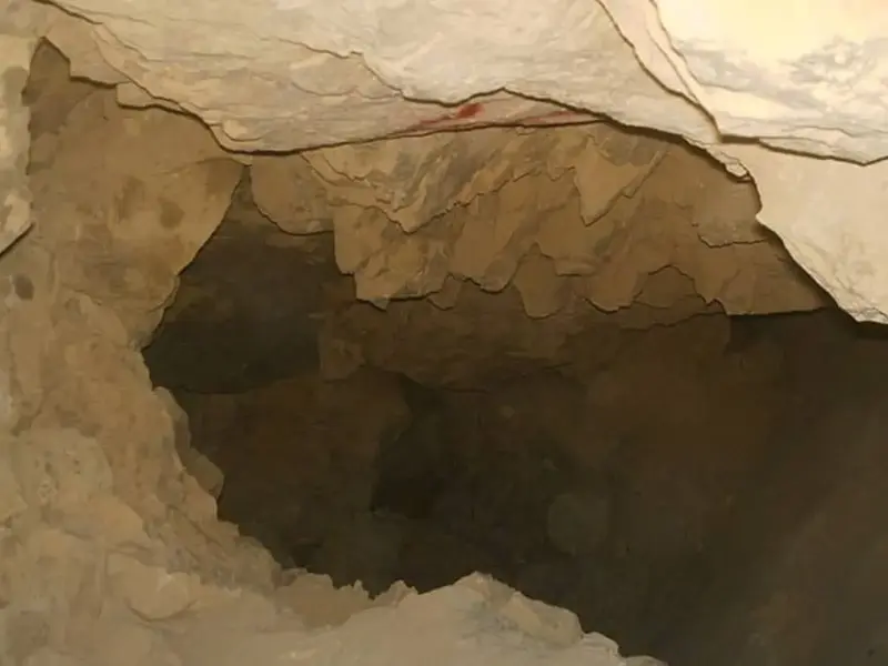 غار چنشت