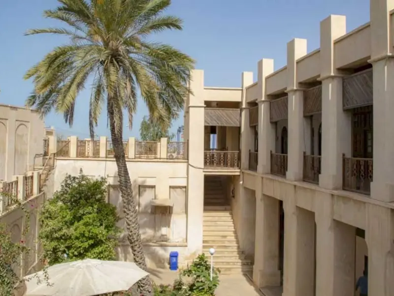 عمارت کازرونی - تصویر 2