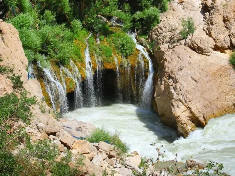 آبشار آب ملخ