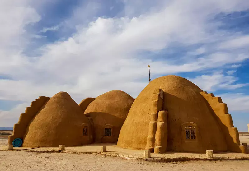 آبشار نمکی خور و بیابانک - تصویر 1