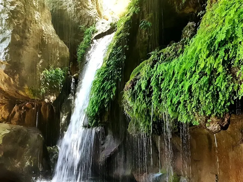 آبشار تنگ تاهران