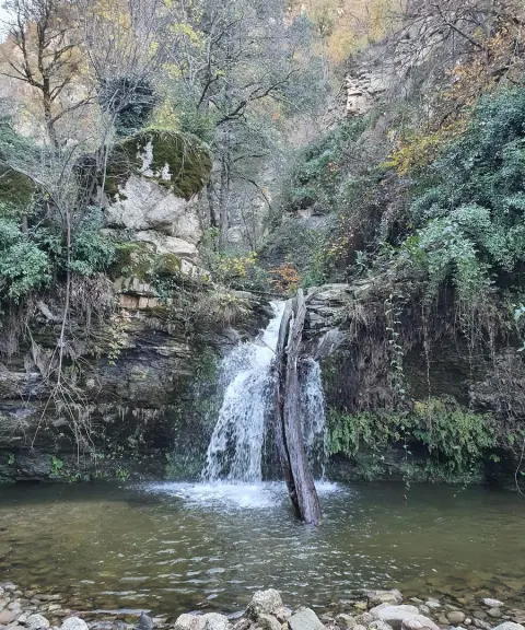 آبشار لولوم، گلستان