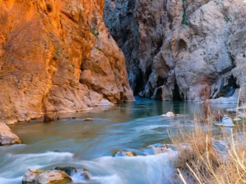 تنگه لی‌لی