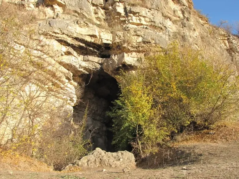 غار کمیشان