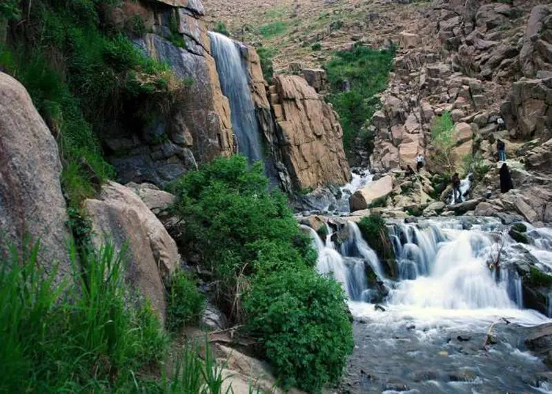 آبشار گنج‌نامه - تصویر 2