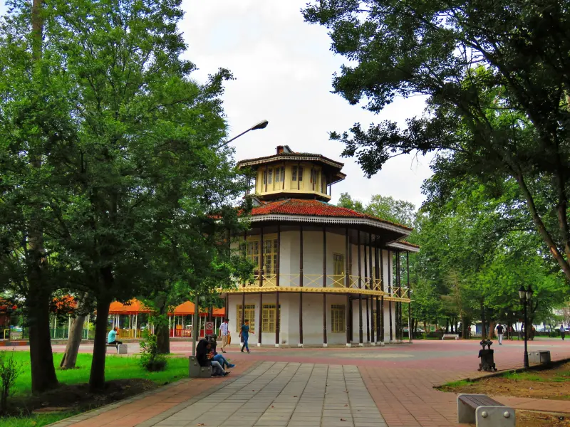 عمارت کلاه‌ فرنگی رشت