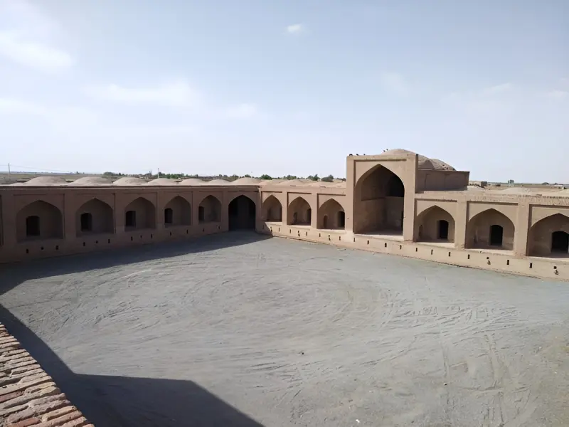 کاروانسرای مزینان - تصویر 1