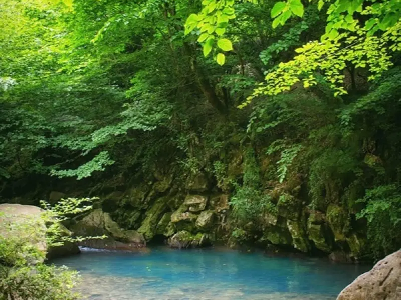 غار آبی دیورش
