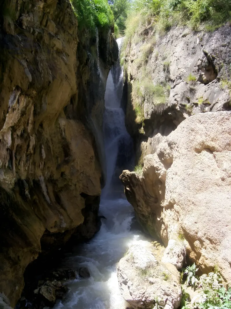 آبشار گل آخور - تصویر 2